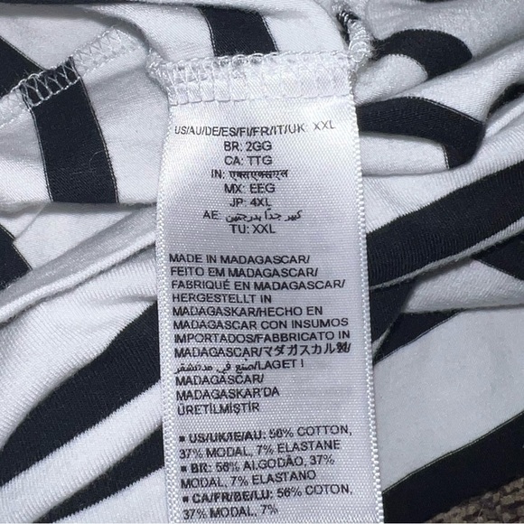 Amazon essentials- black and white striped t- shirt - Picture 4 of 5